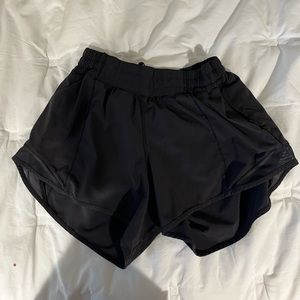 Lululemon hotty hot shorts ‘4 in black